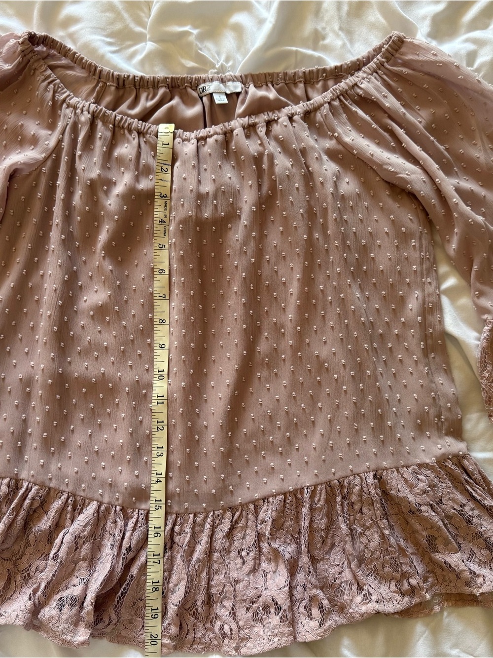 Womem Off-Shoulder Swiss Dot Lace Hem Blouse Blush